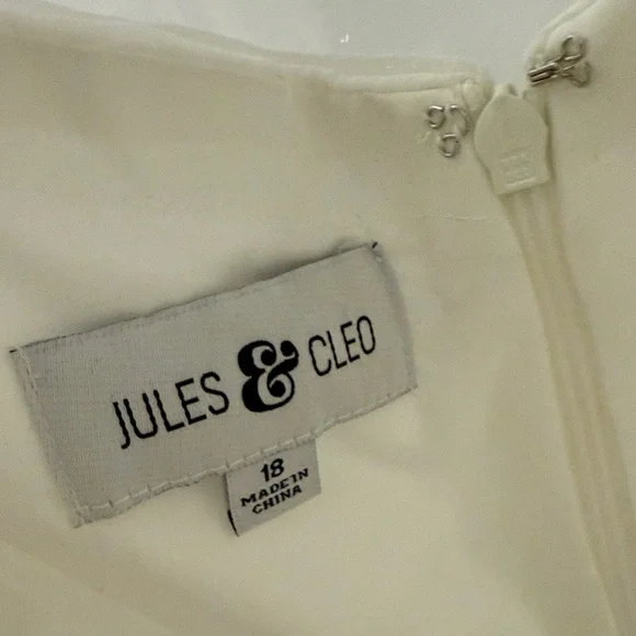 Elegant White Dress - Picture 7 of 8